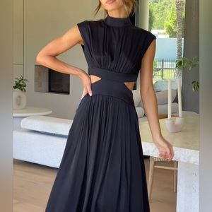 light of my life cutout waist pocketed vacation midi dress. Black never worn